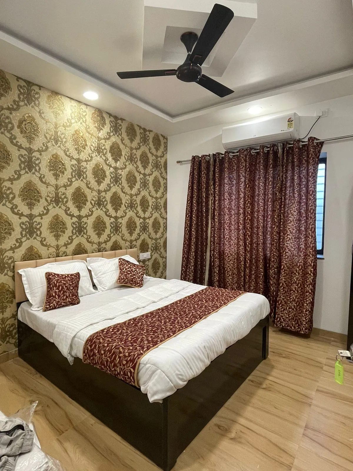 Room — Modern Layout & Design