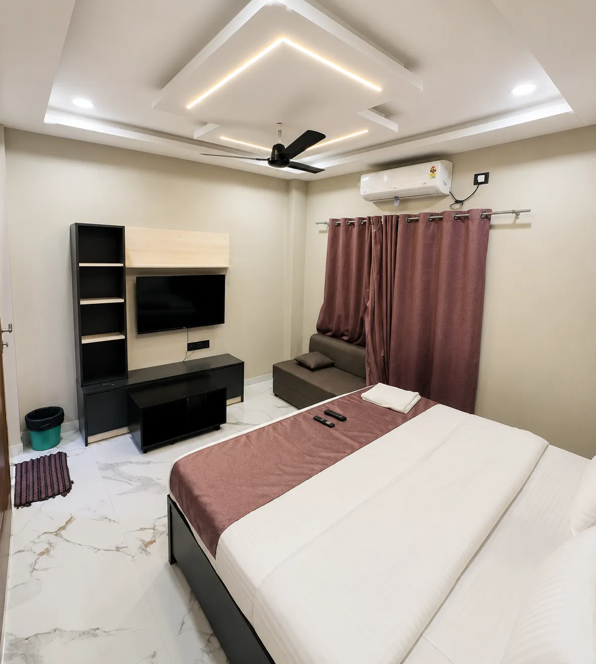Room — Deluxe Double Bed Setup